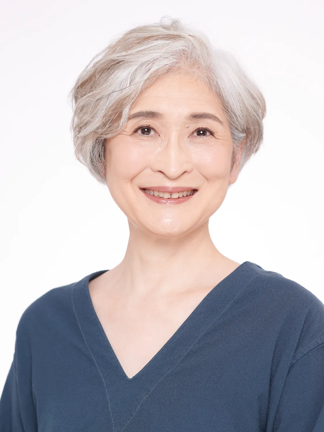 50代・60代グレイヘアの方に◎骨格補正ショート