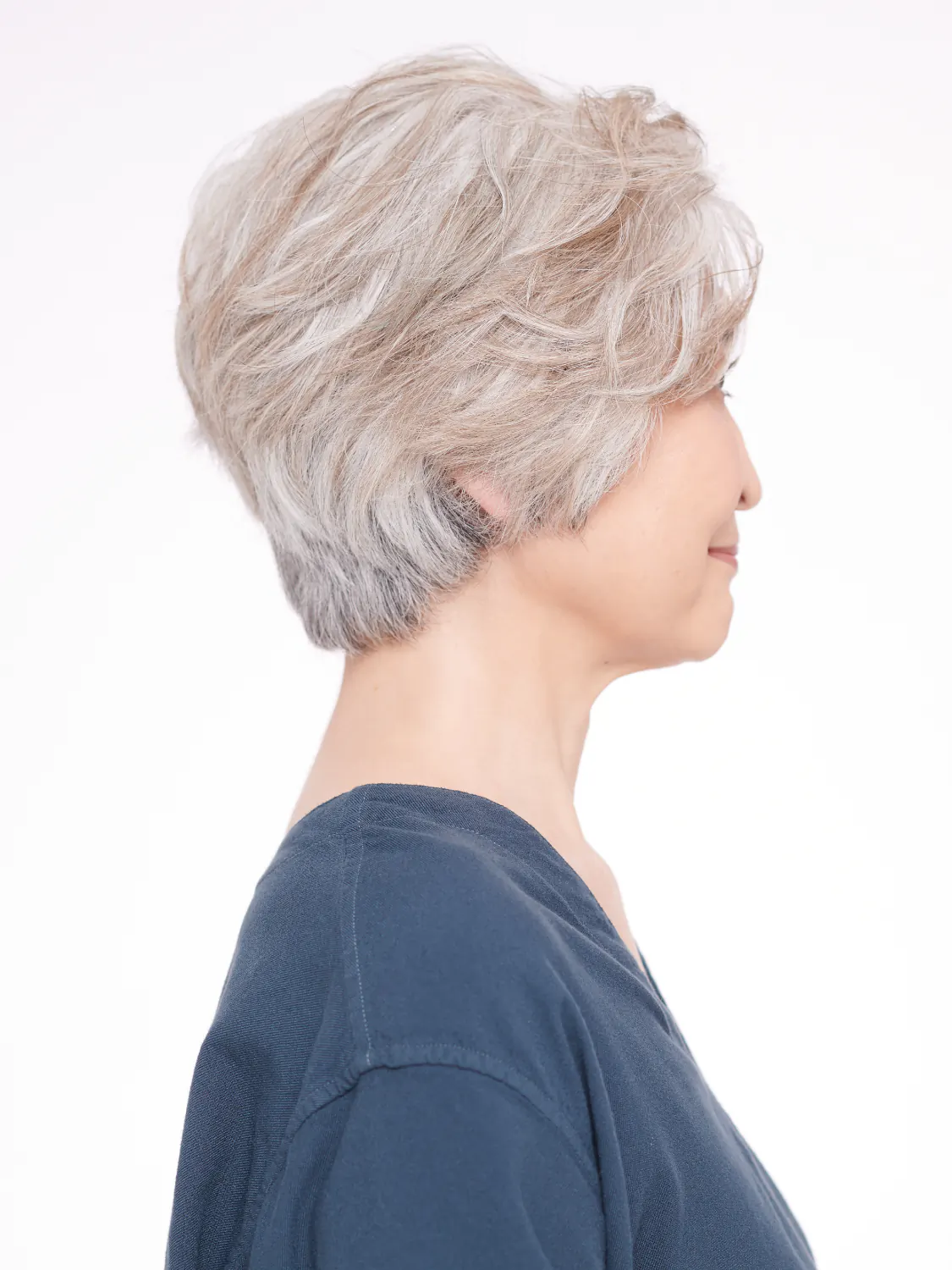 50代・60代グレイヘアの方に◎骨格補正ショート 2