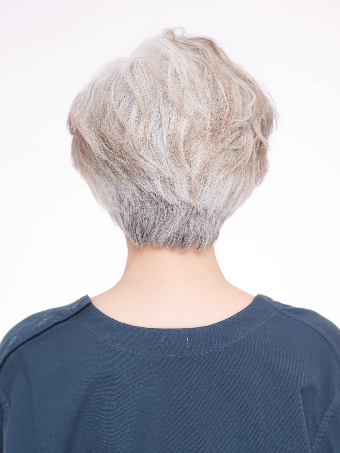 50代・60代グレイヘアの方に◎骨格補正ショート 3