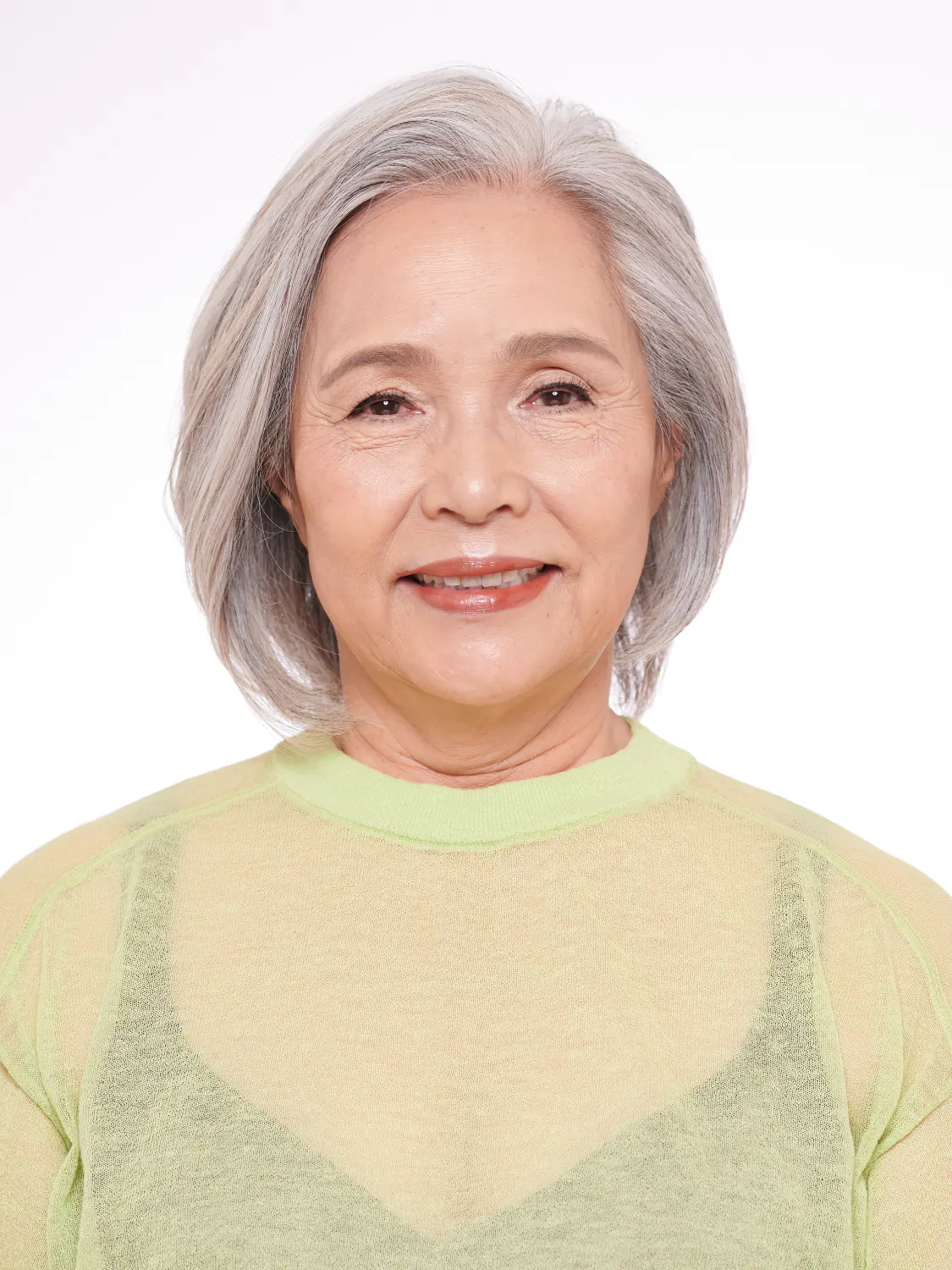 50代・60代のグレイヘアの方にオススメ◎白髪を活かしたショートヘア