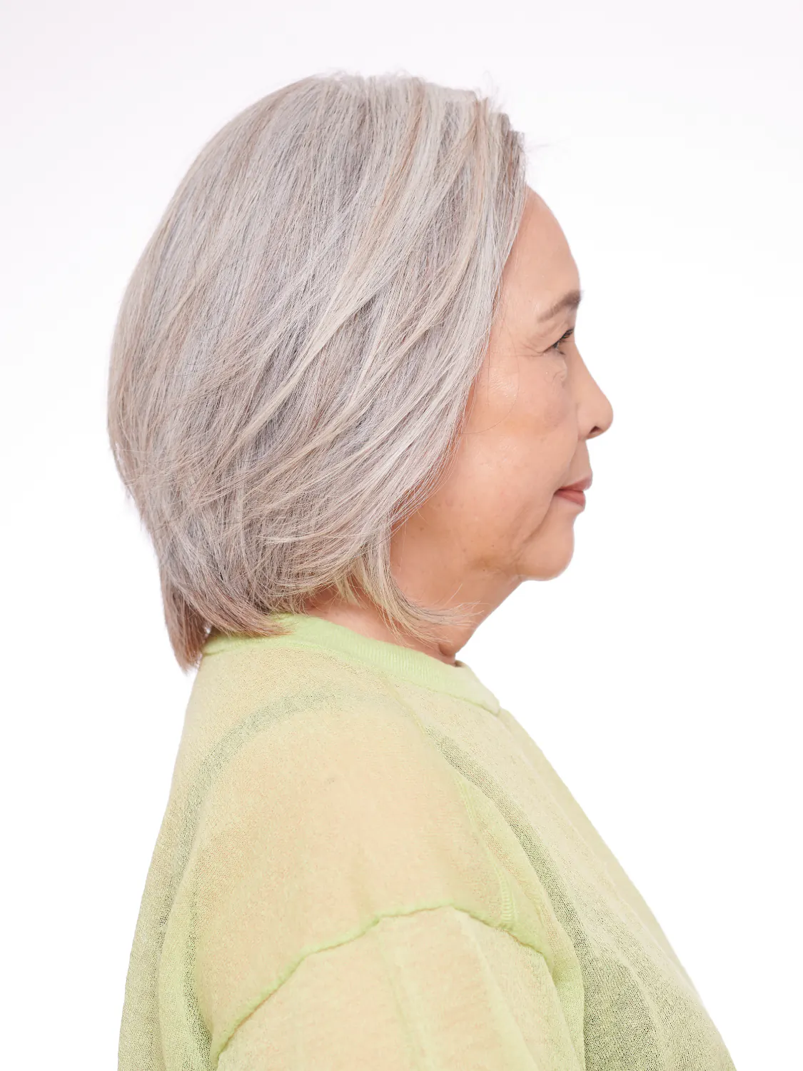 50代・60代のグレイヘアの方にオススメ◎白髪を活かしたショートヘア 2